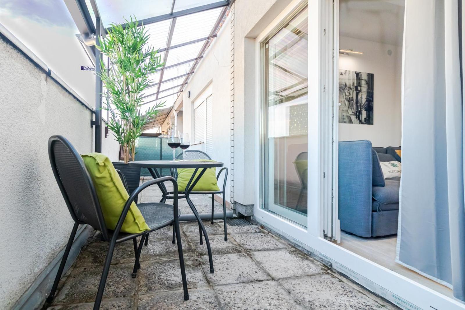 Terrace Apartment *